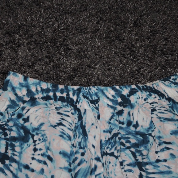 Tie Front Detail Shorts - Picture 4 of 4